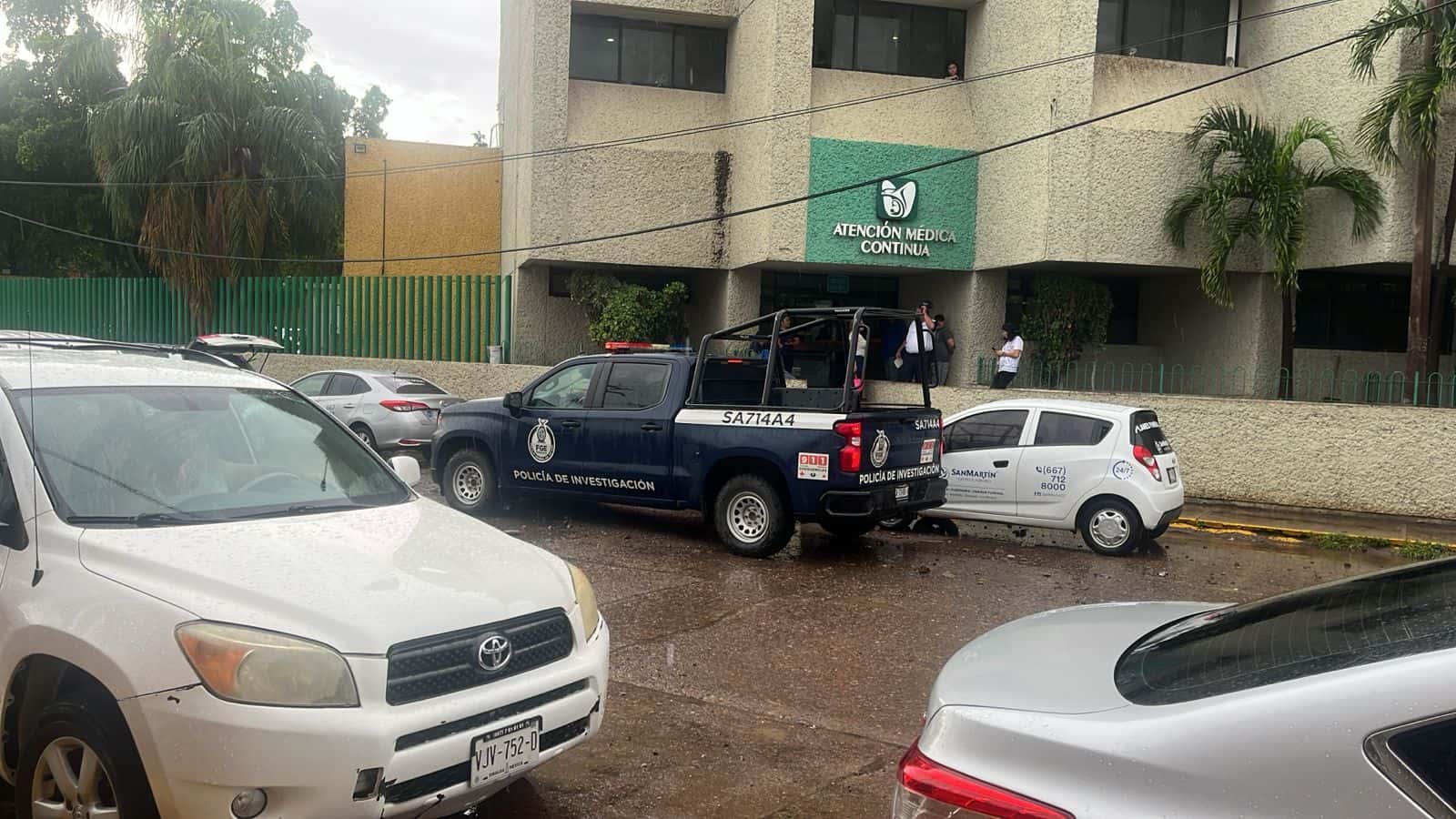 Matías estaba bañándose en la lluvia en la colonia Infonavit Cañadas. FOTO: Luz Noticias.