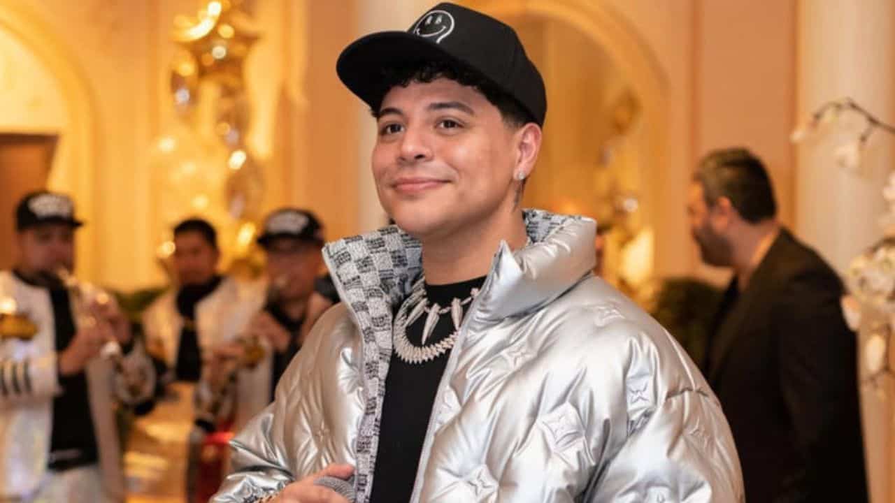 A pesar de la preocupación, los mensajes positivos no se hicieron esperar, tanto de personas del espectáculo como de familiares del cantante, donde el cantante publicó en sus redes sociales una foto con su hijo en el hospital