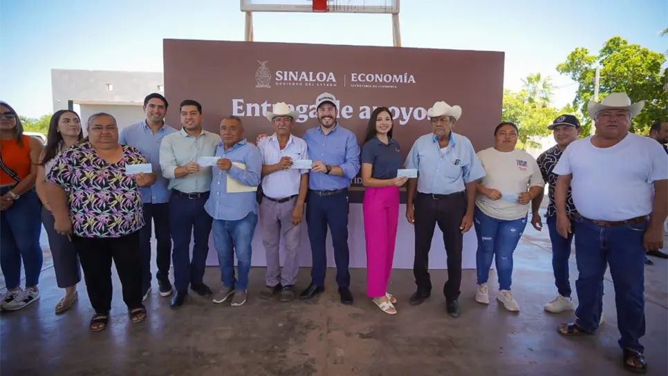 FOTO: Gobierno de Sinaloa entrega apoyos económicos a sectores productivos de Altata
