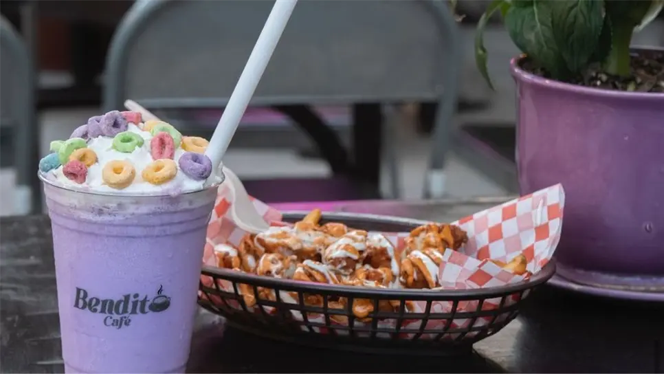 Con su ambiente acogedor y su variedad de platillos, ya sea que vayas con amigos o familia el Patio Food Garden se suma a la lista de esos “lugarcitos imperdibles” que vale la pena descubrir en Mazatlán