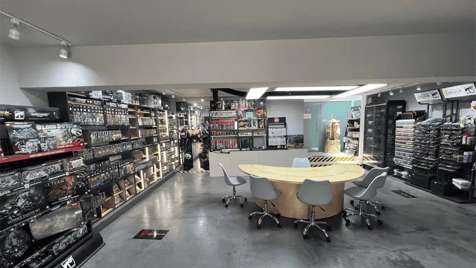 Si nunca has jugado Warhammer 40k, aquí podrás aprender desde cero y hasta a pintar tus propias miniaturas. (FOTO: The Wargame Café).