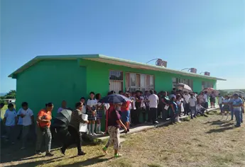 Padres levantan toma y escuelas de El Jitzamuri vuelven a clases