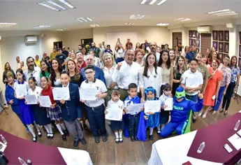 Antonio Menéndez reconoce a niños y maestros como Guardianes del Agua en Ahome