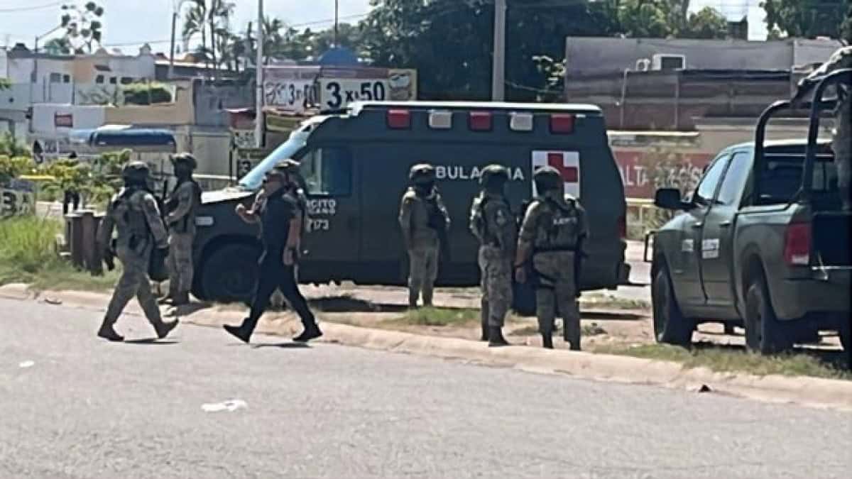 El agente fue trasladado a una clínica en medio de un fuerte operativo de seguridad. (FOTO: Luz Noticias).