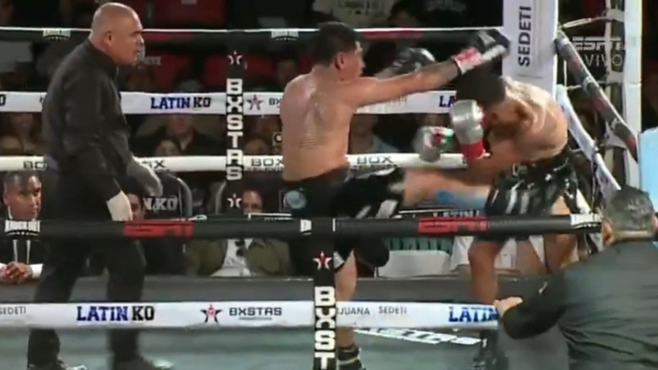 Tashiro Fierro perdió el control e ignoró las órdenes del réferi, por lo que lo hizo a un lado para seguir golpeando a su rival y fue en ese momento cuando le soltó una patada a la altura de la cintura