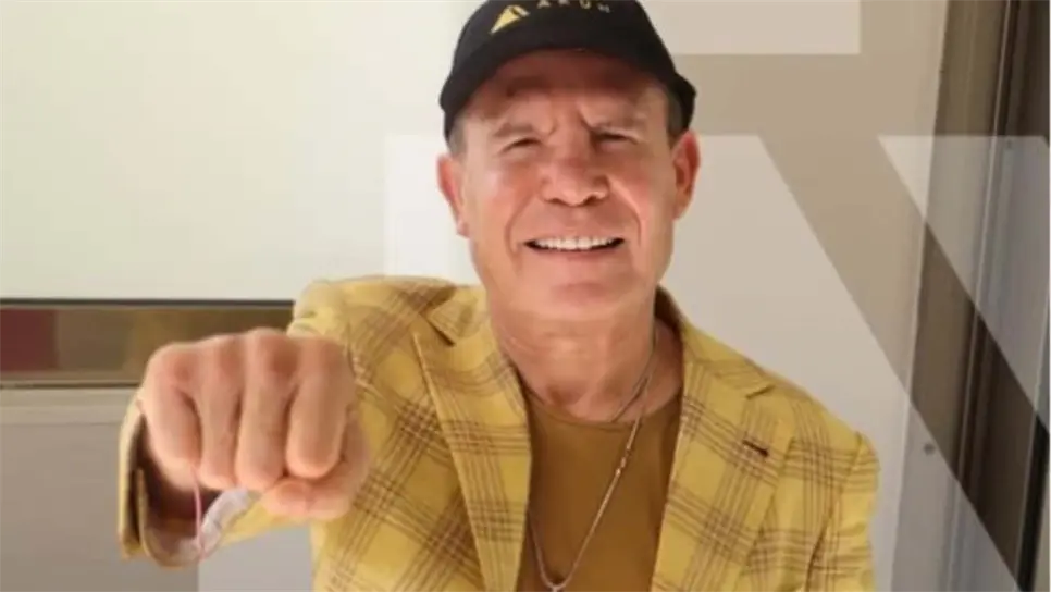 La figura de Camilo también se volvió familiar para los seguidores de Chávez, ya que el exboxeador solía compartir fotos y momentos junto a su mascota en distintas etapas, mostrando siempre un fuerte apego