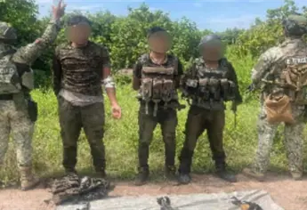 Militares detienen a 3 hombres empecherados y armados en Escuinapa
