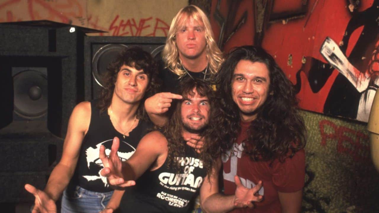 Slayer dejó una huella imborrable en el metal extremo y en la música pesada en general. Bandas de death metal, black metal y hardcore han citado a Slayer como una de sus mayores influencias