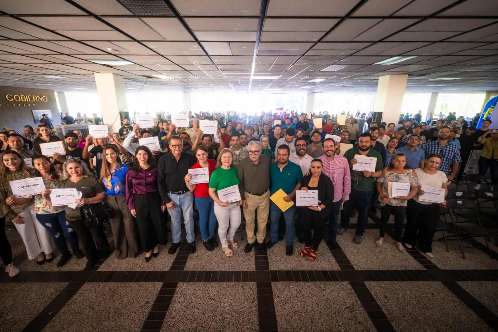 Rocha Moya entrega equipamiento para oficios del programa Saber Hacer