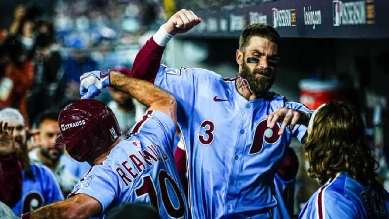 Ahora la serie se pone 2-1 a favor de los Dodgers, por lo que el día de mañana los Filis tratarán de lograr el triunfo y regresar a Filadelfia para el quinto y decisivo encuentro