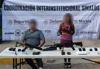 Cae en Villa Juárez, Navolato, pareja que traía granadas y fusiles de asalto