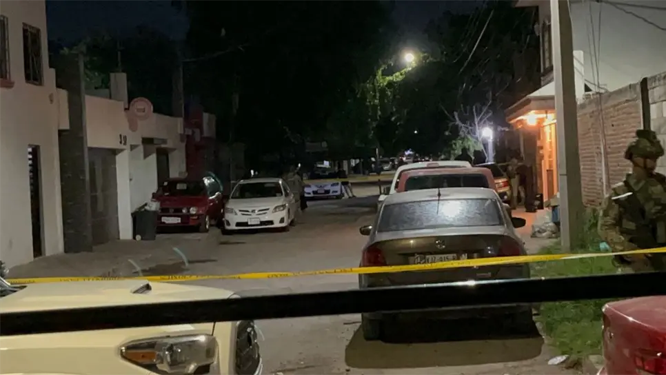 Agentes de la policía acudieron al lugar para recabar información de los hechos