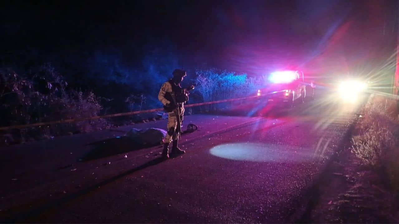 Luego de las diligencias, el cuerpo del joven fue trasladado al Servicio Médico Forense para los estudios que corresponden por ley