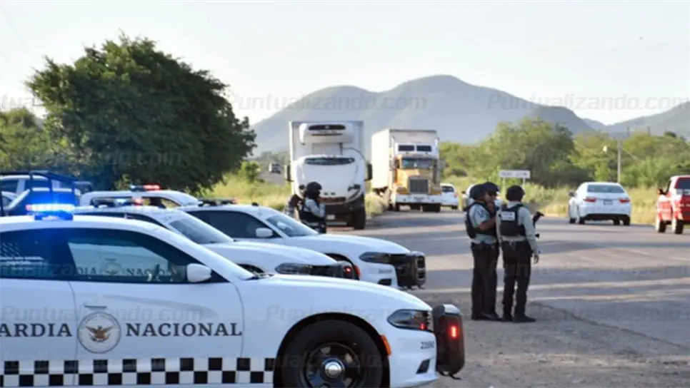 El despliegue de seguridad se mantiene en los municipios de Salvador Alvarado, Angostura y Mocorito, con la finalidad de reforzar la vigilancia en la carretera Internacional México 15 y garantizar la seguridad de los automovilistas