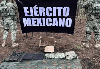 Aseguran armas, equipo táctico y presunta droga en Concordia, Sinaloa