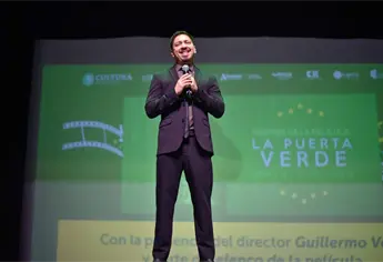 Guillermo Vejar regala sus huellas para el malecón de Topolobampo