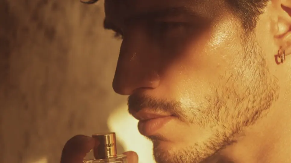 Estos son los mejores perfumes para hombres mayores de 40 ideales para el otoño