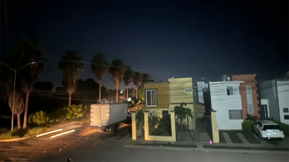 Son varias colonias las que resultaron afectadas por el apagón la tarde de este lunes. (FOTO: Esthela García).