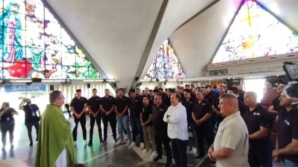 Al finalizar, el equipo se tomó la foto grupal y dedicó una oración especial y tuvieron la presencia de Joey Meneses el pelotero sensación para la temporada 2025-26 de la Liga Mexicana del Pacífico