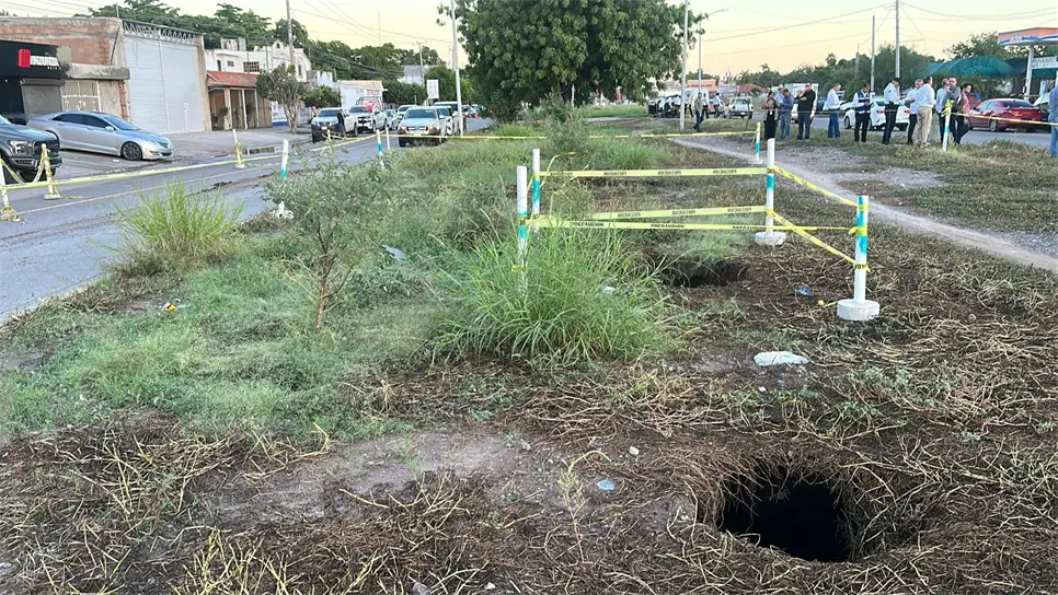 Los socavones se encuentran justo sobre el bulevar Centenario. (FOTO: Esthela García).