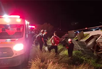 Vuelca autobús con 39 jornaleros en el Valle del Carrizo; se dirigían de Chiapas a Sonora