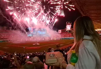 Estadio Lleno en Culiacán; Tomateros le da la Bienvenida a la temporada 25-26 con Pirotecnia y Drones