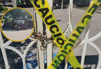 Padres bloquean primaria Quetzalcóatl en Los Mochis por más de mes y medio sin luz