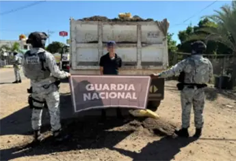 Aseguran a un civil, un tractocamión y dos costales con precursor químico en Culiacán