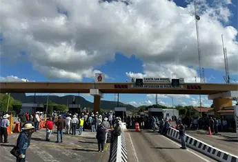 Productores amenazan con liberar casetas a nivel nacional por falta de apoyo al maíz