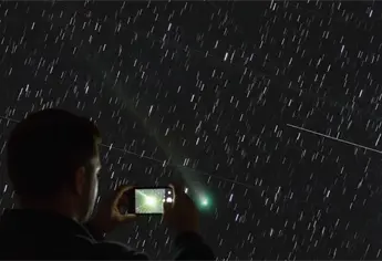 Cometa Lemmon: ¿Cómo verlo desde tu celular y tomar una foto espectacular?