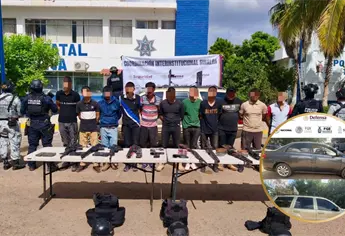 Detienen a 11 sicarios con ametralladoras, carabinas M4, escopetas, vehículos blindados y equipo táctico, en Navolato