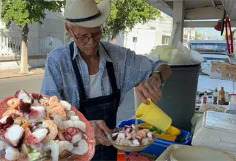 Así prepara Don Robert sus mariscos con la receta que trasciende por más de 54 años en Culiacán
