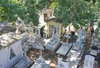 ¿Cuánto cobran por limpiar una tumba en el panteón municipal de Los Mochis?