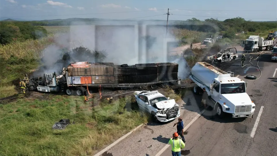 El accidente dejó 3 lesionados y millones de pesos en ´pérdidas materiales.