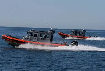 Marina rescata a 28 menores secuestrados en barco en altamar; los trasladan a Topolobampo