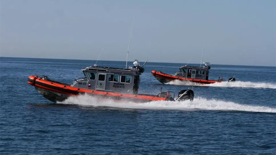 Los menores fueron rescatados por elementos de la Marina.