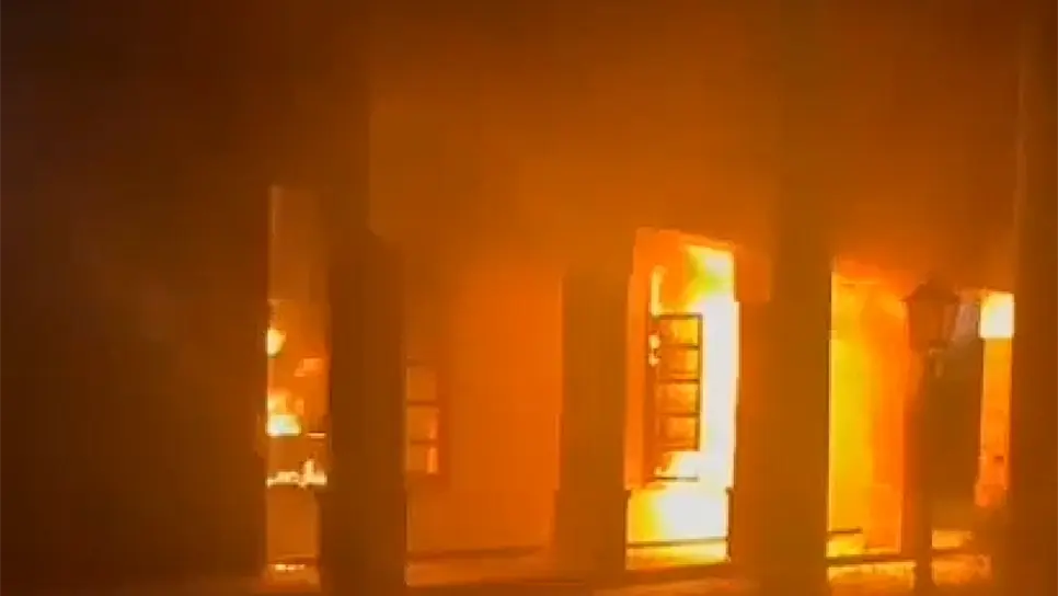 Las intensas llamas consumieron el lugar. (FOTO: Cortesía).