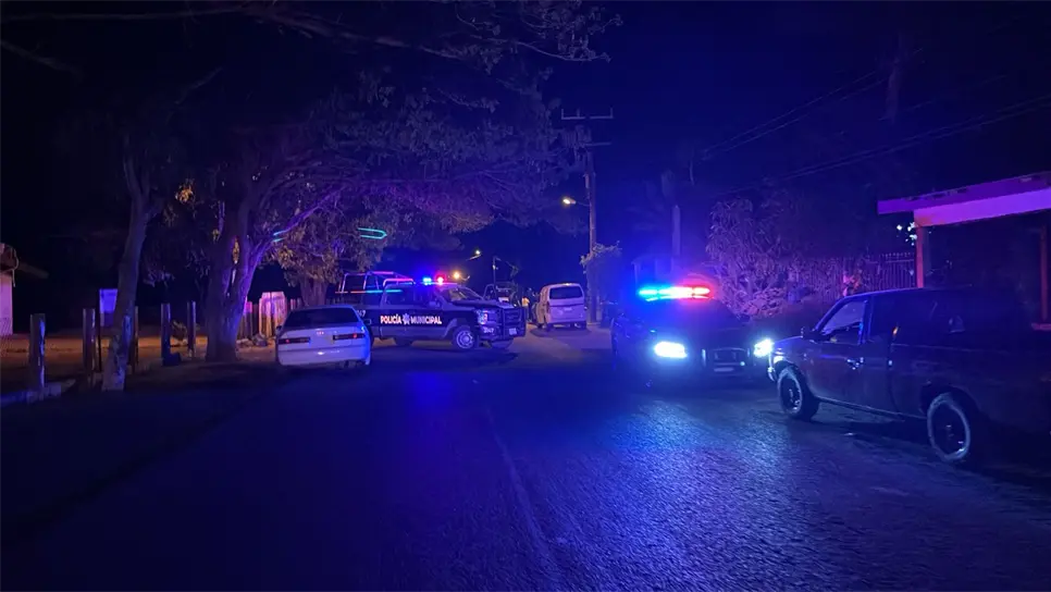 Los cuerpos quedaron tendidos sobre la calle principal. (FOTO: Ángel Beltrán).