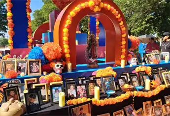 Día de Muertos en Culiacán reúne a cientos de familias en los panteones para honrar a sus difuntos
