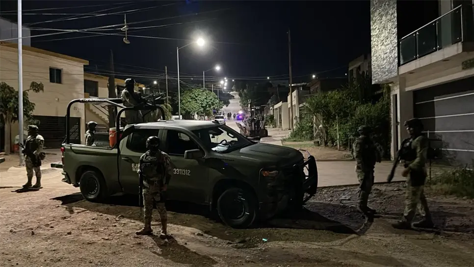 Tras acabar con las labores de investigación, se dio la orden de levantar el cuerpo para trasladarlo a las instalaciones del Semefo para practicarle la autopsia de ley