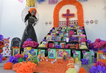 SSP Sinaloa realiza exposición de altares por el Día de Muertos; honran a policías caídos, personal administrativo y familiares