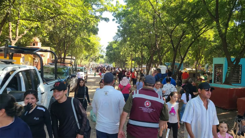 El despliegue operativo abarcó los 85 panteones del municipio y sus sindicaturas, con presencia constante mediante recorridos pie tierra, vigilancia estacionaria y patrullajes preventivos realizados por los tres órdenes de gobierno