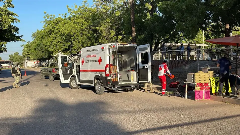 Mientras recibía los primeros auxilios, una de las mujeres perdió la vida. (FOTO: Ángel Beltrán).