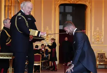 David Beckham recibe el título de Caballero de manos del Rey Carlos III