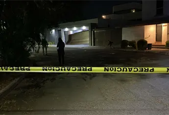 Vandalizan y atacan a balazos una residencia en la colonia Las Quintas en Culiacán