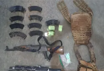 Aseguran armas largas, municiones y equipo táctico en Badiraguato