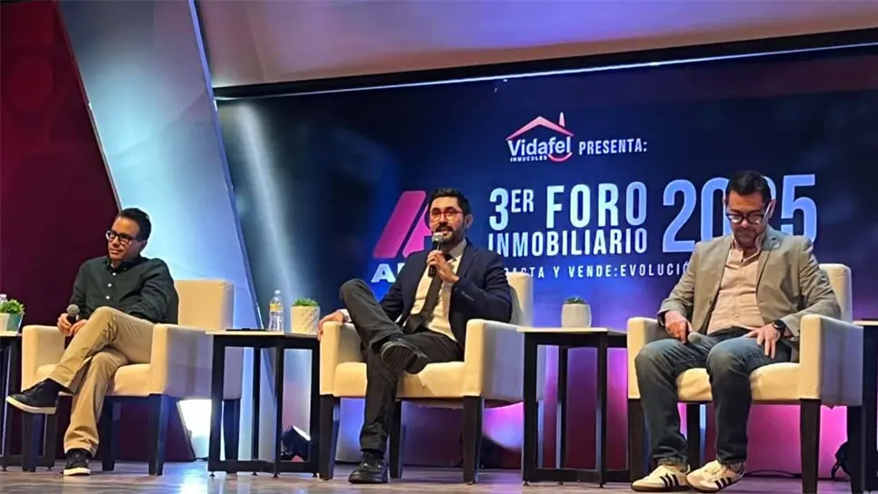 El Foro se realizó con la participación de sus tres integrantes: José Rodríguez, Juan de Ávila y César Daniel Pérez, con la charla sobre la Ley de AntiLavado de Dinero, en donde brindaron recomendaciones a los Agentes inmobiliarios para evitar caer en problemas de complicidad