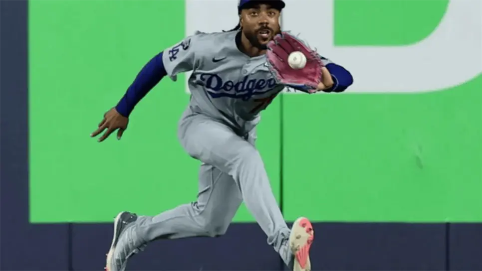 Y es que Justin Dean fue reclamado por los Gigantes de San Francisco donde se dio a conocer por sus redes sociales