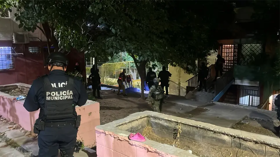 Los cuerpos quedaron sin vida junto a un árbol. (FOTO: Luis Ramírez).
