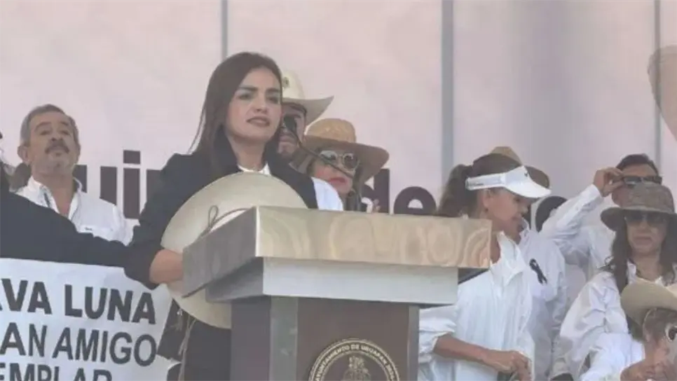 La esposa del exedil Grecia Itzel Quiroz García será quien continúe con el legado de su esposo, al ser nombrada la nueva alcalde de Uruapan, por lo que rindió protesta ante el Congreso Local